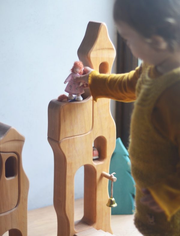 Castello del cavaliere Torre alta con scale Ostheimer