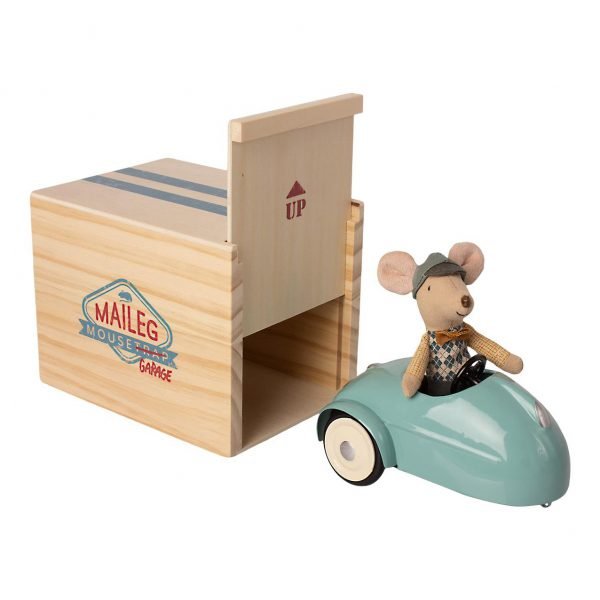 Pupazzo topo little brother Car with garage blue Maileg