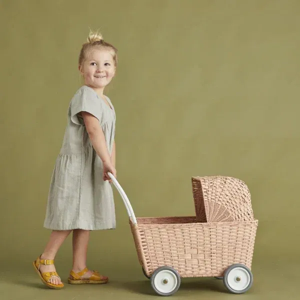 Accessori DINKUM DOLLS Rattan strolley rose OlliElla