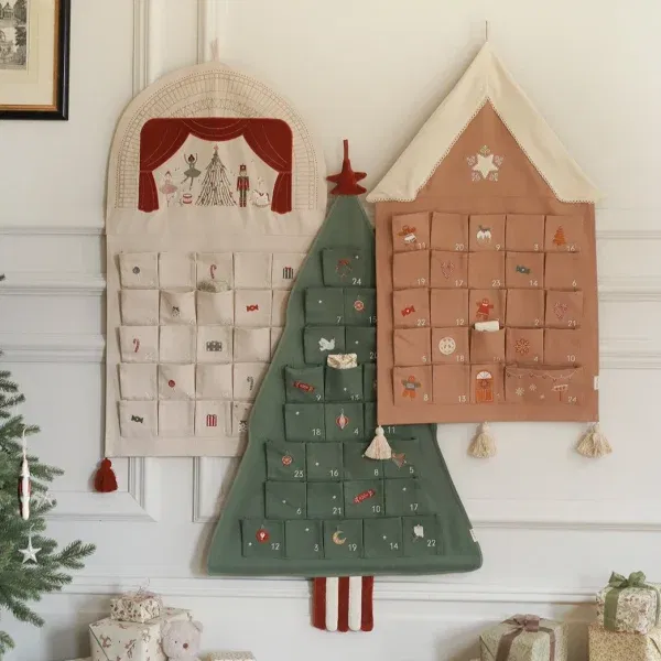 Calendario dell'Avvento da appendere Gingerbread House AVERY ROW + CARTE