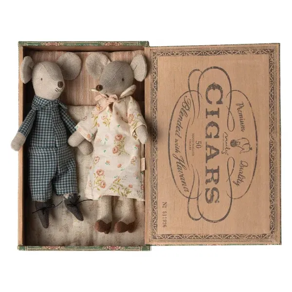 Set pupazzi Grandma & Grandpa in cigar box 2023 Maileg