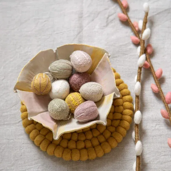 Pendenti in feltro set 3 uova ricamate Clay Colors GRY & SIF