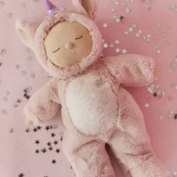 Bambola COZY DINKUMS Unicorn Sugarpie Pink OlliElla