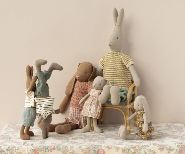 Pupazzo coniglio pantalone e maglietta Rabbit 49 cm Maileg